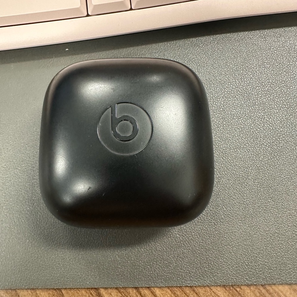 Beats by Dre Powerbeats Wireless Earbuds in Black with Charging Case - Picture 2 of 9